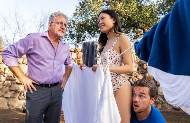 Молоденькие соседи, наконец, шпилятся, после игр в гляделки Молоденькие соседи, наконец, шпилятся, после игр в гляделки