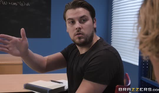 Хищная училка выбирает ученика посимпатичнее для куни Хищная училка выбирает ученика посимпатичнее для куни