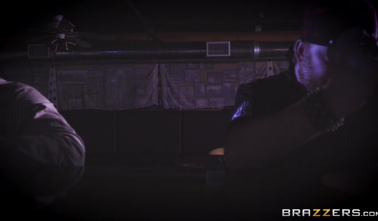 Крутые чики сами выбирают парня для групповушки втроем Крутые чики сами выбирают парня для групповушки втроем