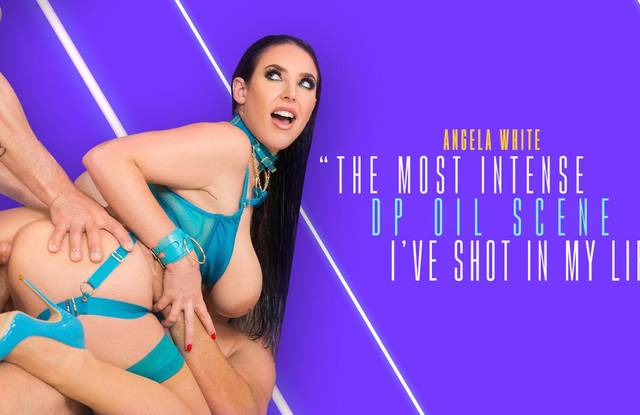 Парни эффектно долбят похотливую брюнеточку рачком Парни эффектно долбят похотливую брюнеточку рачком